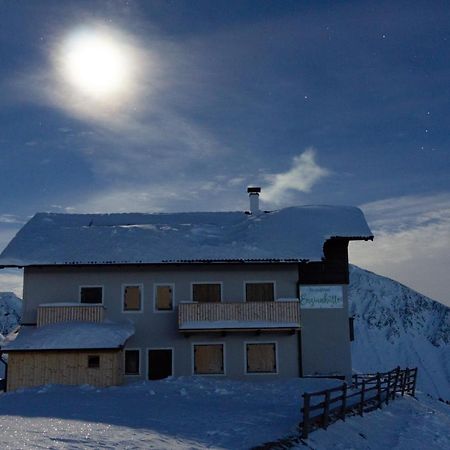 Enzianhuette Berggasthaus San Leonardo in Passiria Eksteriør billede